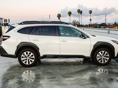 Used 2025 Subaru Outback Premium AWD/4WD image 13