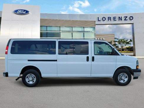 Used 2023 Chevrolet Express 3500 LT w/ LT Preferred Equipment Group RWD image 4