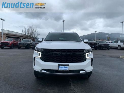 Used 2024 Chevrolet Suburban Premier image 2