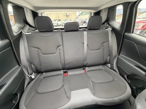 Used 2018 Jeep Renegade Altitude image 27