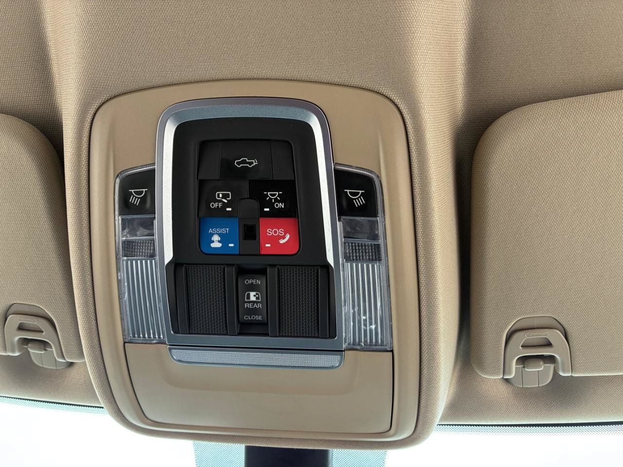Used 2019 RAM 1500 Laramie AWD/4WD image 11