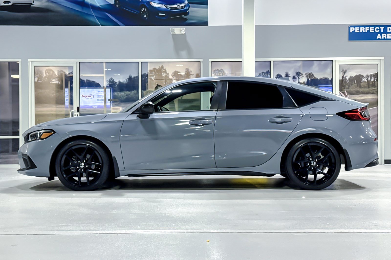 Used 2024 Honda Civic Sport image 2