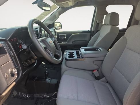 Used 2019 Chevrolet Silverado 1500 Custom w/ Custom Convenience Package AWD/4WD image 9