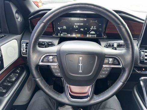 Used 2018 Lincoln Navigator L Reserve w/ Technology Package AWD/4WD image 11