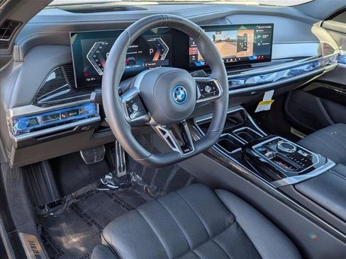 Used 2025 BMW i7 eDrive50 w/ M Sport Package RWD image 10