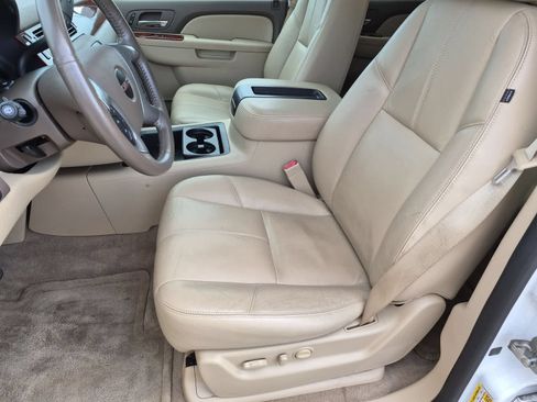 Used 2012 GMC Yukon SLT w/ SLT-2 Equipment Package AWD/4WD image 16