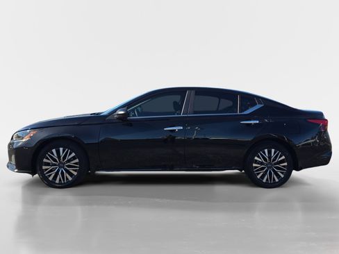 New 2025 Nissan Altima 2.5 SV image 2
