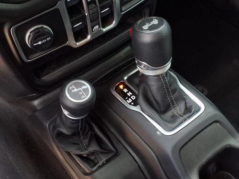 Used 2025 Jeep Wrangler Unlimited Sport AWD/4WD image 17