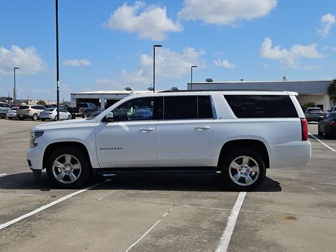 Used 2020 Chevrolet Suburban LT AWD/4WD image 9