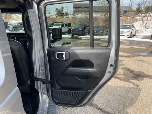 Used 2020 Jeep Wrangler Unlimited Sahara image 18