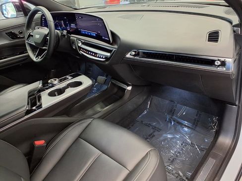 Certified 2024 Cadillac Lyriq Tech w/ Driver Assist Package image 9