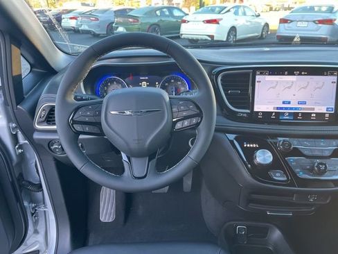 New 2026 Chrysler Pacifica Select w/ S Appearance Package image 18