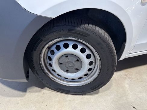 Used 2019 Mercedes-Benz Metris image 2