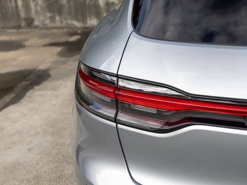 Certified 2026 Porsche Macan AWD/4WD image 22