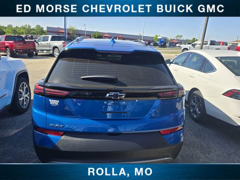 Certified 2022 Chevrolet Bolt EUV Premier w/ Sun & Sound Package FWD image 4