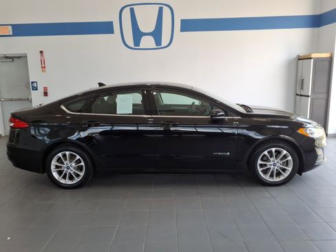 Used 2019 Ford Fusion SE FWD image 4