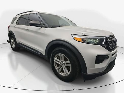 Used 2021 Ford Explorer XLT RWD image 3