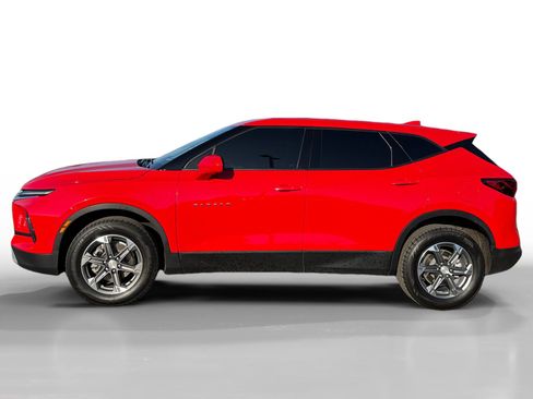 Used 2023 Chevrolet Blazer LT image 2