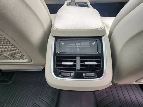 Used 2018 Volvo XC90 T6 Momentum w/ Convenience Package AWD/4WD image 17