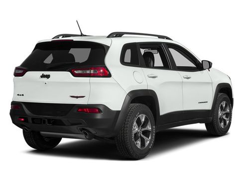 Used 2014 Jeep Cherokee Trailhawk w/ Cold Weather Group AWD/4WD image 2