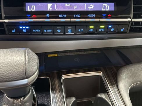 Used 2022 Toyota Sienna Limited AWD/4WD image 35