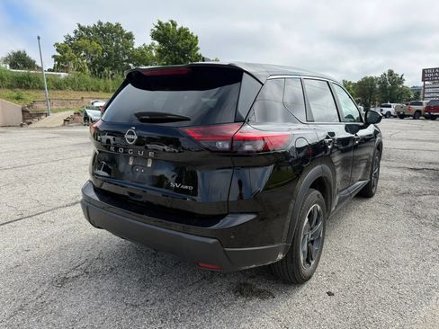 Used 2024 Nissan Rogue SV AWD/4WD image 2