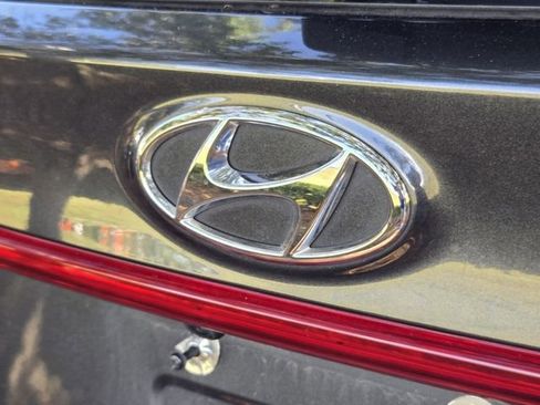 Used 2022 Hyundai Santa Fe Limited image 9