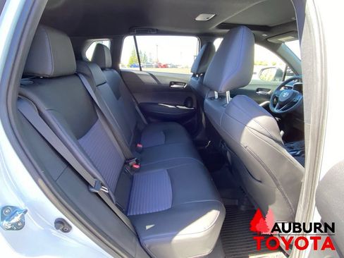 Used 2025 Toyota Corolla Cross AWD Hybrid w/ Convenience Package image 17