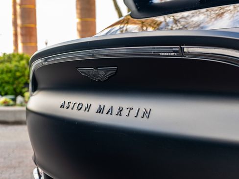 Used 2022 Aston Martin DBX image 7