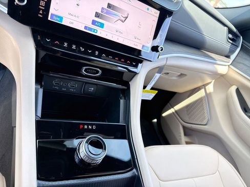 New 2026 Jeep Grand Cherokee Limited RWD image 21