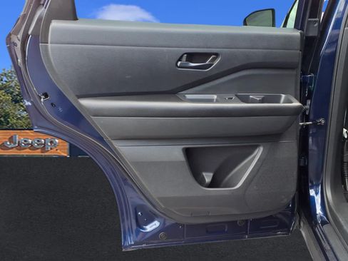 Used 2024 Nissan Pathfinder SV AWD/4WD image 25
