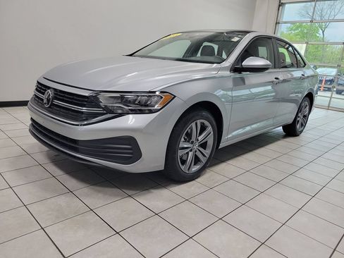 Used 2023 Volkswagen Jetta SE w/ Panoramic Sunroof Package FWD image 8