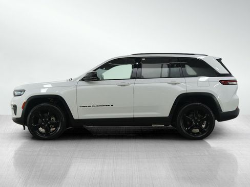 Used 2024 Jeep Grand Cherokee Altitude image 2