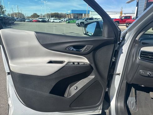 Used 2022 Chevrolet Equinox LT image 26