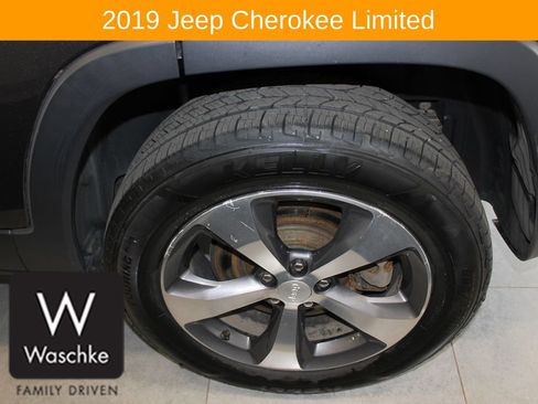 Used 2019 Jeep Cherokee Limited AWD/4WD image 11
