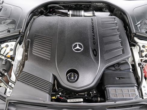 Used 2022 Mercedes-Benz S 500 4MATIC w/ AMG Line Package image 34