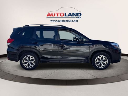 Used 2021 Subaru Forester Premium image 3