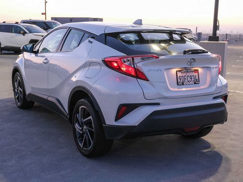 Used 2022 Toyota C-HR Limited FWD image 6