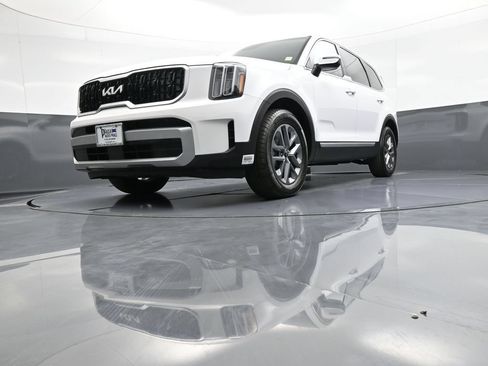 Used 2024 Kia Telluride LX AWD/4WD image 26