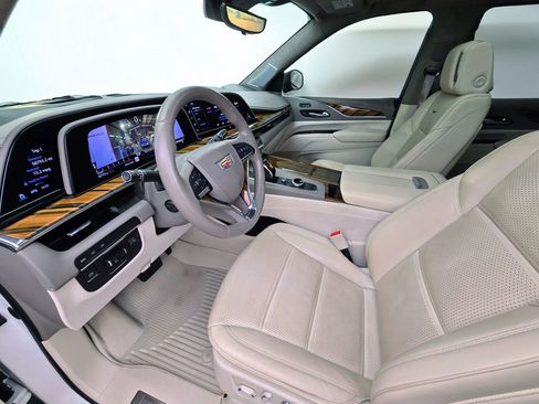 Used 2022 Cadillac Escalade Sport Platinum RWD image 7