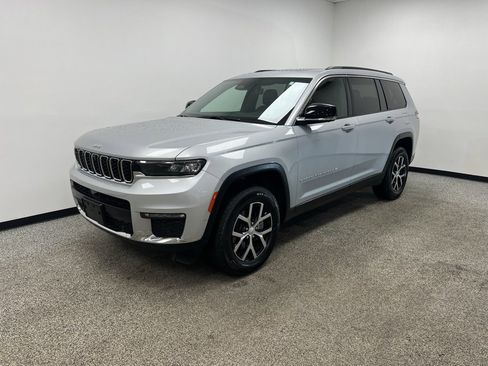 Used 2024 Jeep Grand Cherokee L Limited w/ Luxury Tech Group II image 18