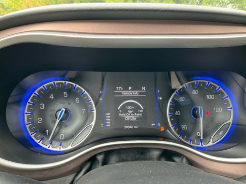 Used 2024 Chrysler Voyager LX FWD image 27