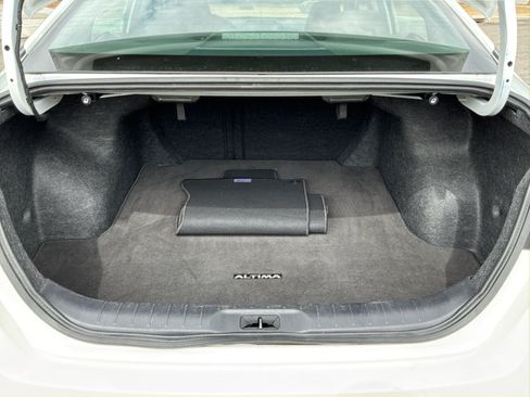 Used 2025 Nissan Altima 2.5 SV FWD image 22