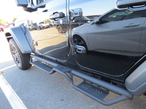 Used 2025 Jeep Wrangler Unlimited Sport AWD/4WD image 5