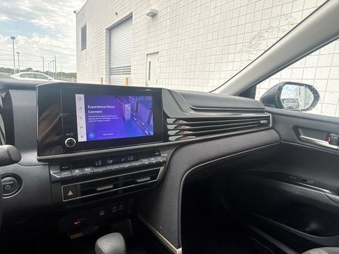 Used 2025 Toyota Camry LE FWD image 4