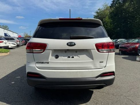 Used 2017 Kia Sorento AWD image 4