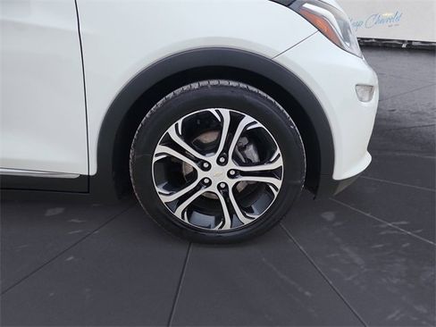 Used 2018 Chevrolet Bolt Premier w/ Driver Confidence II Package image 9