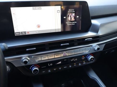 Used 2023 Kia Telluride LX FWD image 7