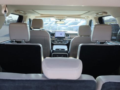 Used 2024 Ford Expedition Limited image 28