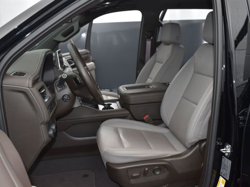 Used 2024 Chevrolet Tahoe LT w/ Luxury Package image 23